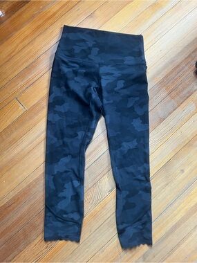Lululemon Wunder Under High-Rise Crop 23” Roll Down Scallop *Discontinued*